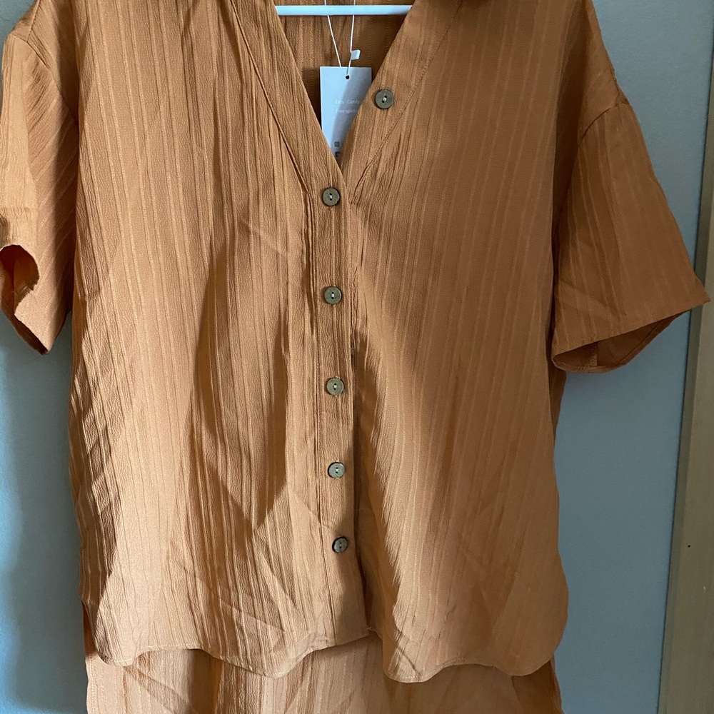 Button-Front Textured Shirt in Rust Size Medium